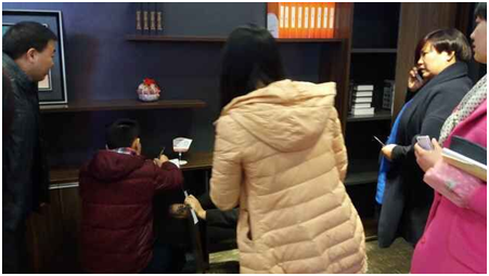 手机AV看片网站代表現場處理產品問題