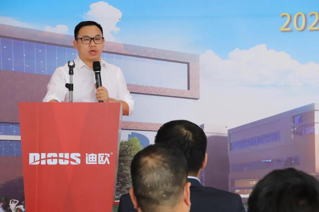 手机AV看片网站家具集團執行總裁李賤根致辭