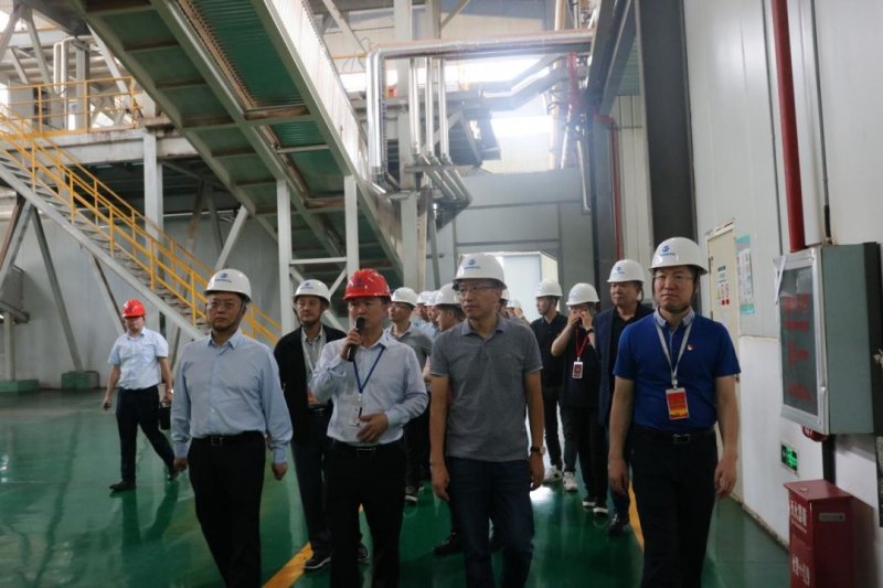 手机AV看片网站家具集團有限公司董事長黃壽金一行