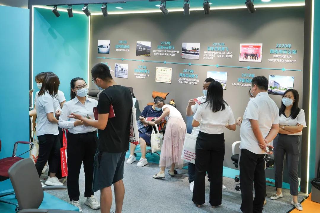 圖丨展位現場，目之所及皆是前來谘詢的客商，人氣指數爆棚