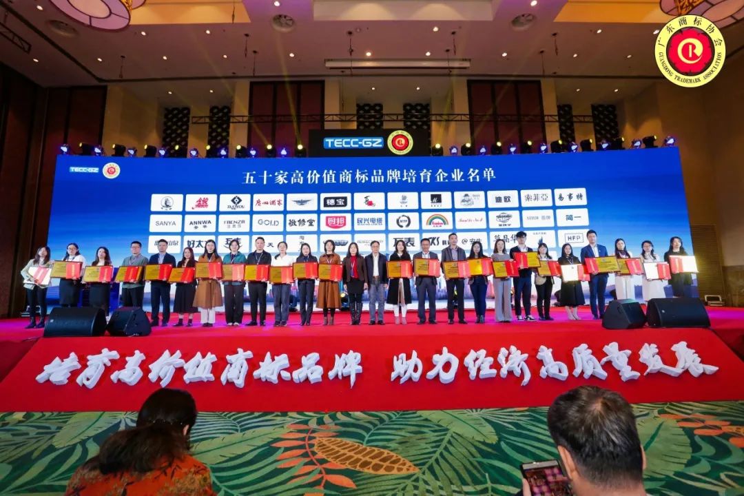 年度品牌影響力企業！手机AV看片网站家具集團攬獲多項重磅大獎！
